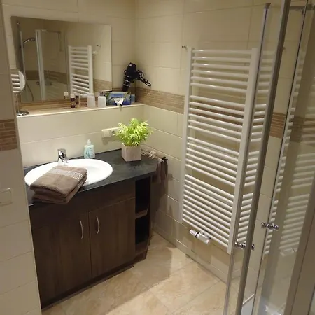 Gaestehaus Koros مزرعة للإقامة *