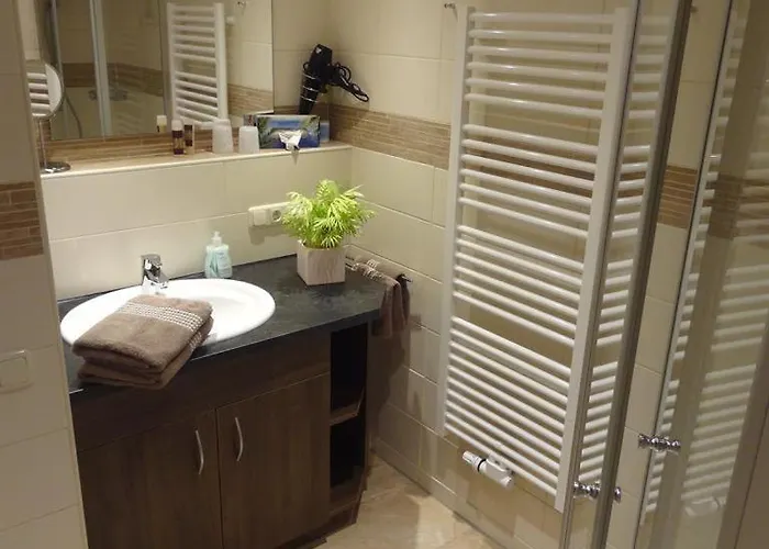 Gaestehaus Koros مزرعة للإقامة *